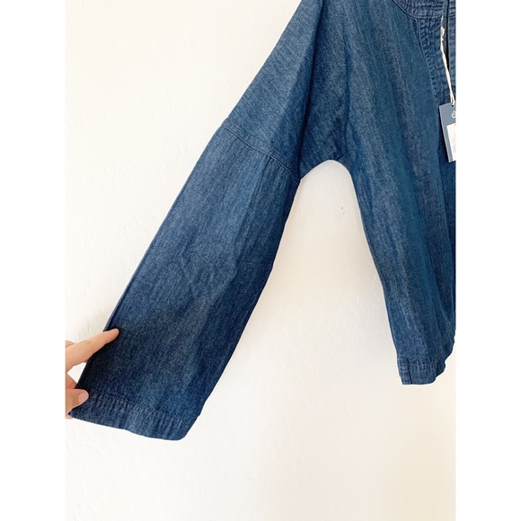 Universal Thread Chambray V-Neck Top - Picture 5 of 7